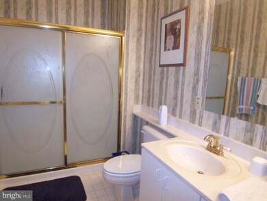 9125 Groffs Mill Dr unit 9125, Owings Mills, MD 21117 - photo 5