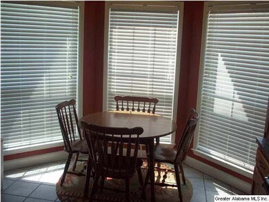 Bay window, breakfast area