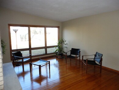 Wood Floors & Vaulted Ceiling~