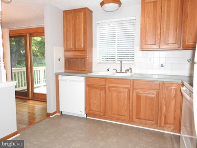 9341 Northgate Rd, Laurel, MD 20723 - photo 5
