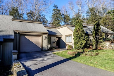 25 Heritage Crest unit C, Southbury, CT 06488 - photo 2