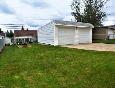 18312 Edinboro Ave, Maple Heights, OH 44137 - photo 2