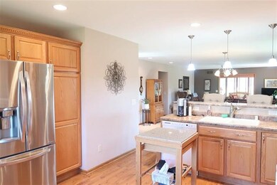 823 Charles Ct, Oregon, WI 53575 - photo 5