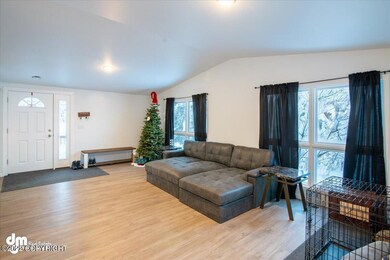 03-Upstairs Living Room_ELI01034-HDR