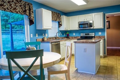 Light & Bright Kitchen