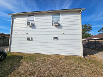 207 Moody St unit 2, Houston, TX 77009 - photo 3