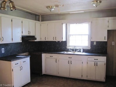 904 Barnes St, Reidsville, NC 27320 - photo 5