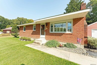 3 Trolley Bed Ln, Saratoga Springs, NY 12866 - photo 5