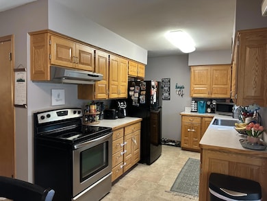 Custom oak cabinets in the kitchen!