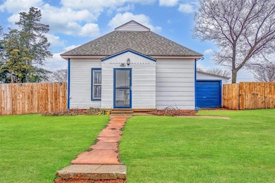 622 N 10th St, Thomas, OK 73669 - photo 3