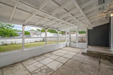 S - 3856 Bolton Av - 075