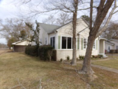 512 Aston Ave, McComb, MS 39648 - photo 4