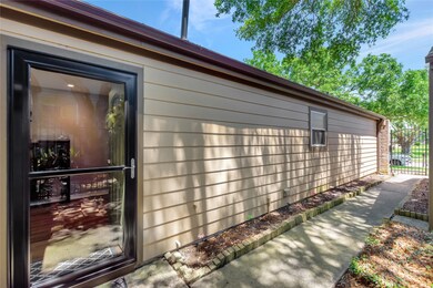 16630 Oxnard Ln, Friendswood, TX 77546 - photo 4