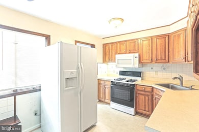 210 Hollywood Ct, Glen Burnie, MD 21060 - photo 4