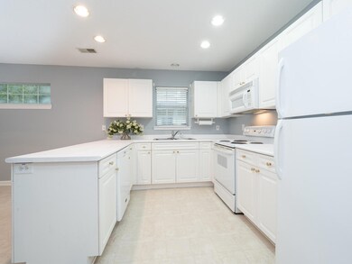 3232 Queensgate-1033797