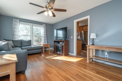 195 Reservoir St, Holden, MA 01520 - photo 3