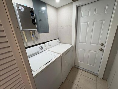 5580 Honeysuckle Dr unit Main House, West Palm Beach, FL 33415 - photo 5