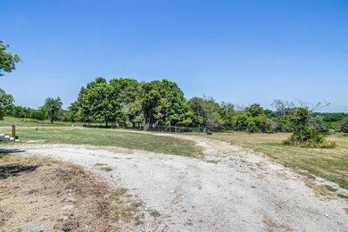 655 Sanger Dr, Springtown, TX 76082 - photo 5