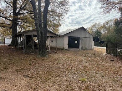 1206 US Highway 29 Bus, Reidsville, NC 27320 - photo 6