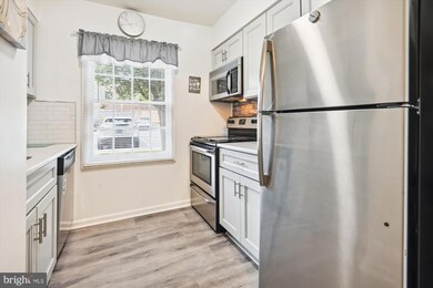 8410 Penshurst Dr unit 588, Springfield, VA 22152 - photo 3