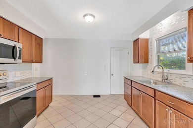 2324 Langdon Farm Rd, Cincinnati, OH 45237 - photo 5