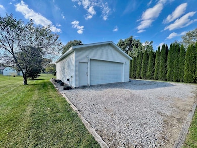 702 W 5th St, Pinconning, MI 48650 - photo 6