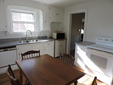 86 Parkway Dr, Stratford, CT 06614 - photo 4