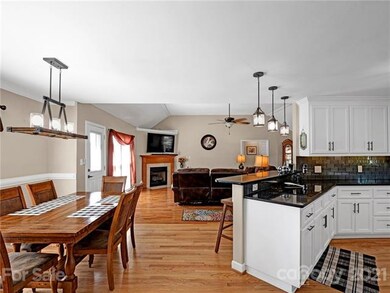 dining area faces great room and all rooms view po