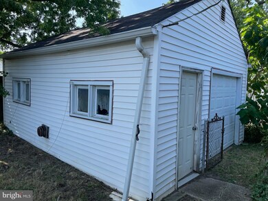 2414 Saratoga Ave, Halethorpe, MD 21227 - photo 6