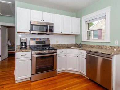 531 Baker St, West Roxbury, MA 02132 - photo 2
