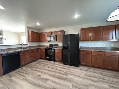 5752 Talons Crest Cir, Fort Worth, TX 76179 - photo 4