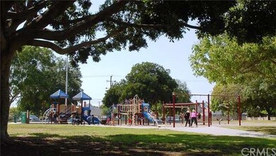 Walk a few doors down to the end of the cul da sac into Evergreen Park. 