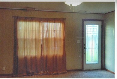 8002 Hwy 14 E Sparta  Livingroom Front D