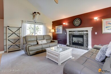 Living room w firepalce