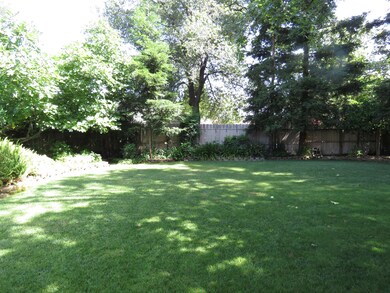 1858 Manchester Dr, Redding, CA 96002 - photo 4