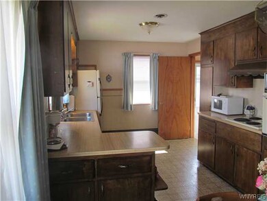 1301 Moll St, North Tonawanda, NY 14120 - photo 7