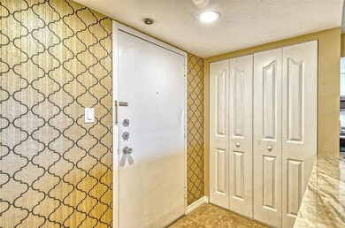 1125 W Peppertree Dr unit 706, Sarasota, FL 34242 - photo 3