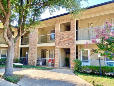 222 N Center St unit 103, Grand Prairie, TX 75050 - photo 2