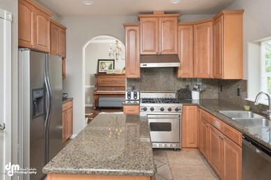 16854 Woods Pointe Circle-large-011-37-K