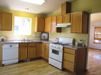 1010 NW Union St, Bend, OR 97701 - photo 4