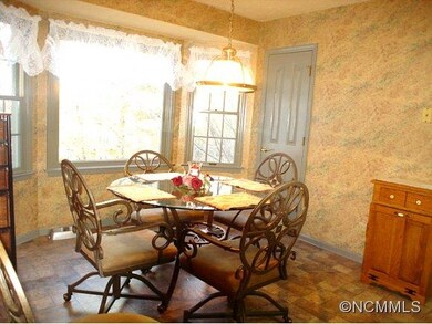 SPACIOUS BREAKFAST AREA