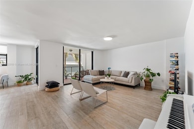 5845 Collins Ave unit 204, Miami Beach, FL 33140 - photo 2