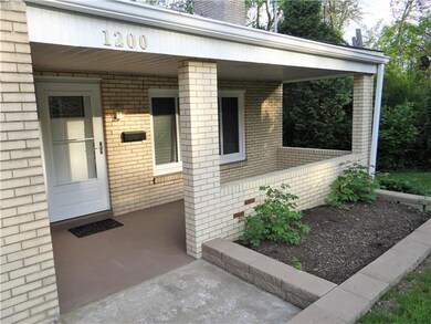 Front porch to welcome your guest..