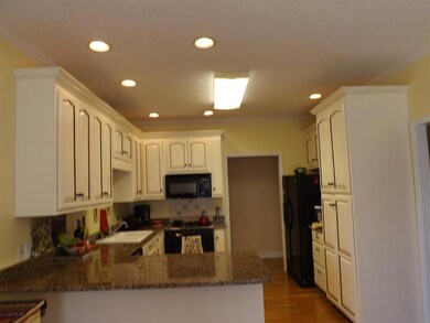 Decorator Sharp Kitchen, Granite, Hardwood, Recess Lighting