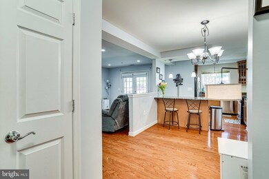 4127 S Four Mile Run Dr unit 204, Arlington, VA 22204 - photo 3