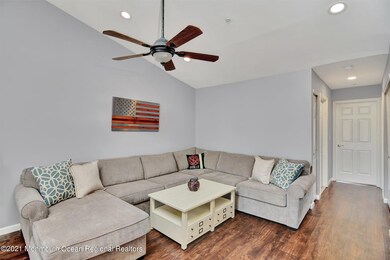 06-Living & Dining Room