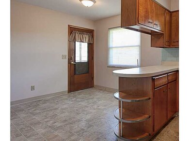 868 Kevin Dr, Columbus, OH 43224 - photo 4