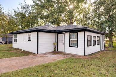 204 Cedarview Dr, Palestine, TX 75803 - photo 2