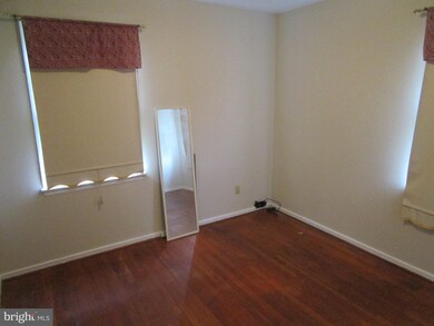 12232 Valleywood Dr, Silver Spring, MD 20902 - photo 5