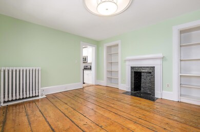 169 Danforth St Unit 4-large-005-002-Liv